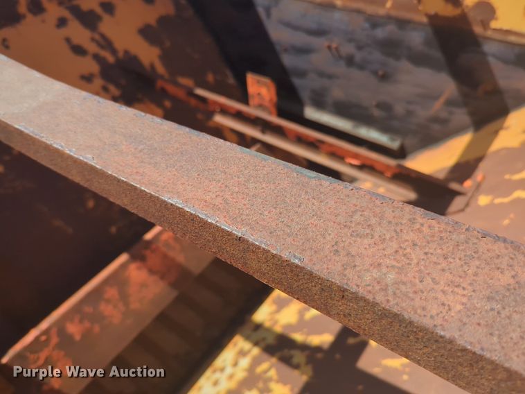 image for item DI5770 Henderson spreader