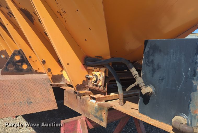 image for item DI5770 Henderson spreader