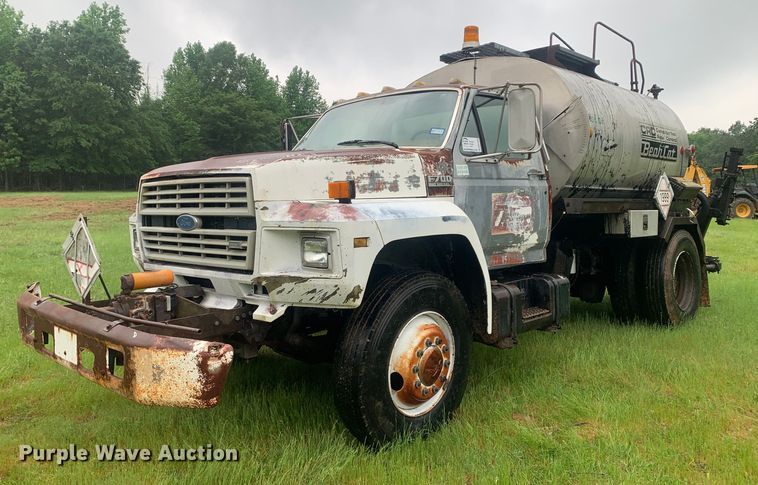 image for item DM7809 1992 Ford F700 oil distributor truck