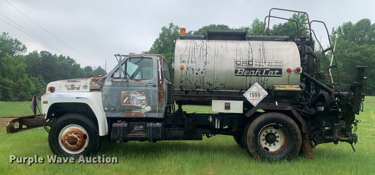 image for item DM7809 1992 Ford F700 oil distributor truck