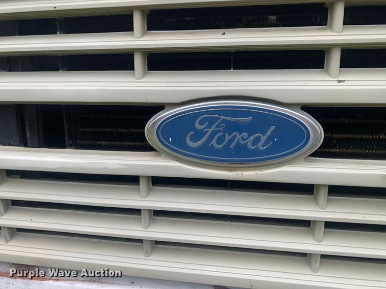 image for item DM7809 1992 Ford F700 oil distributor truck