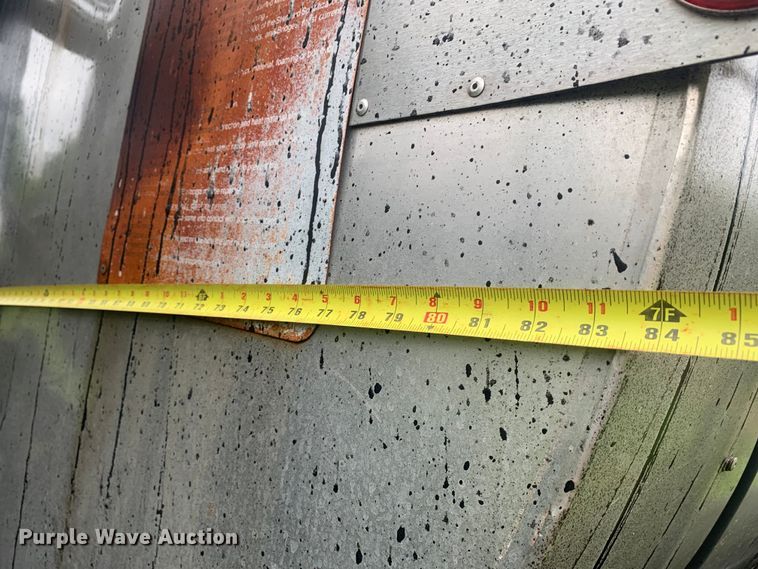 image for item DM7809 1992 Ford F700 oil distributor truck