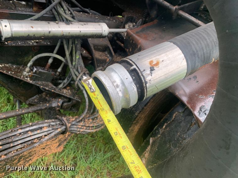 image for item DM7809 1992 Ford F700 oil distributor truck