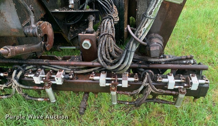 image for item DM7809 1992 Ford F700 oil distributor truck