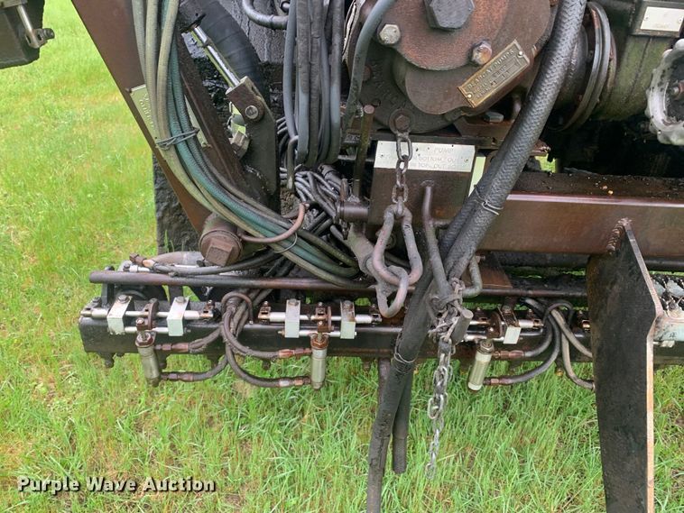 image for item DM7809 1992 Ford F700 oil distributor truck