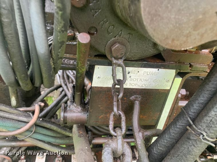 image for item DM7809 1992 Ford F700 oil distributor truck