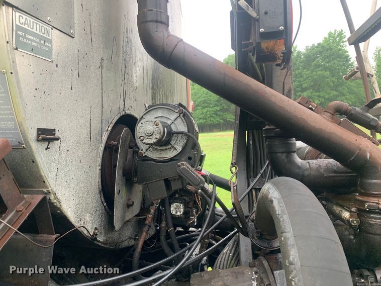 image for item DM7809 1992 Ford F700 oil distributor truck