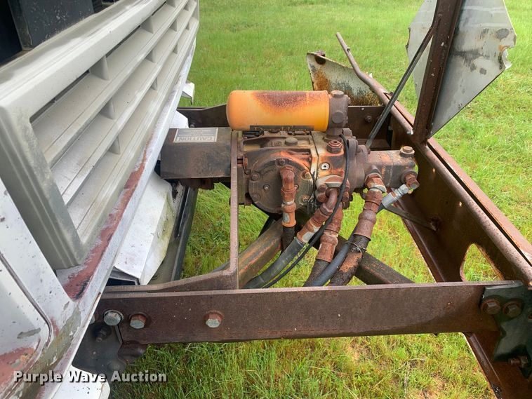 image for item DM7809 1992 Ford F700 oil distributor truck