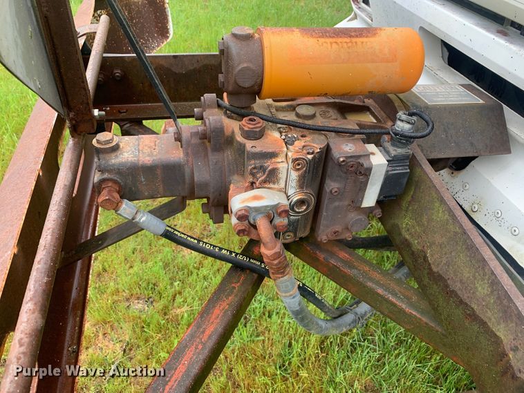 image for item DM7809 1992 Ford F700 oil distributor truck