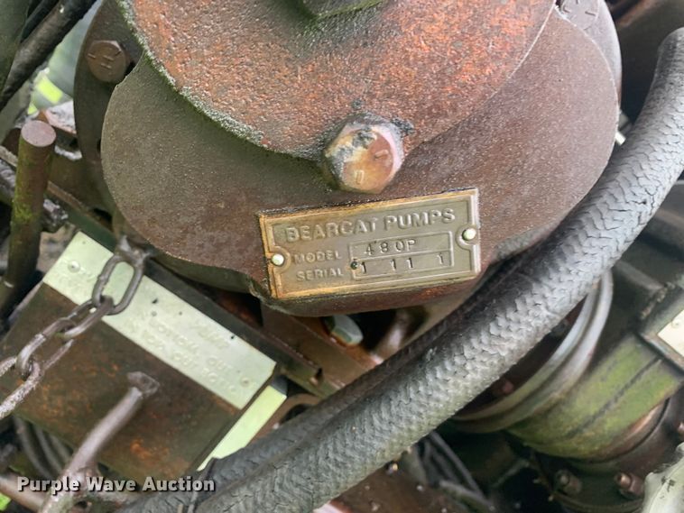 image for item DM7809 1992 Ford F700 oil distributor truck