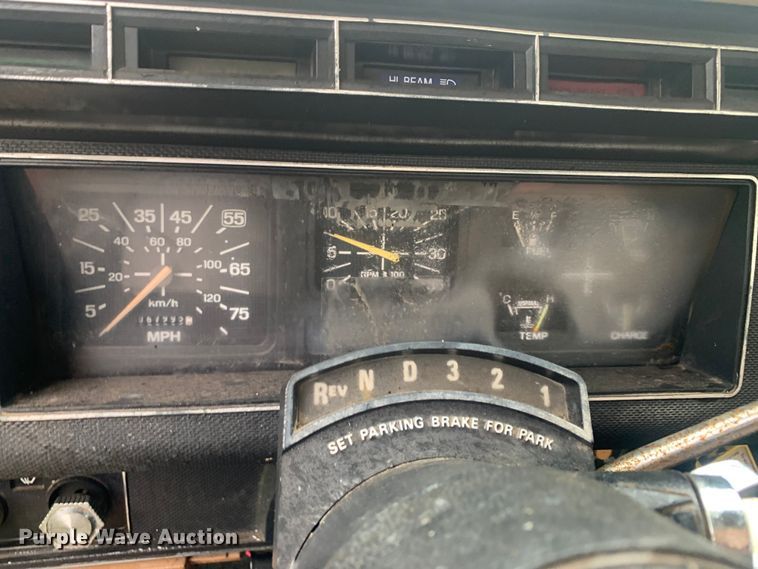 image for item DM7809 1992 Ford F700 oil distributor truck