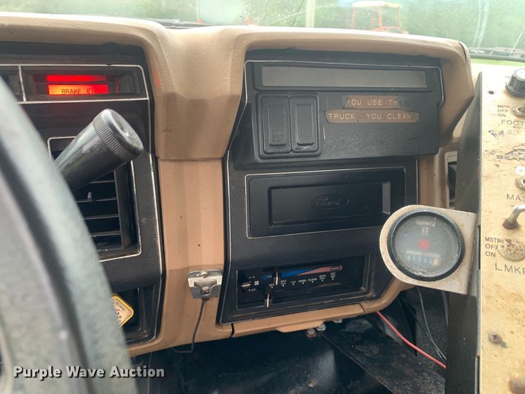 image for item DM7809 1992 Ford F700 oil distributor truck