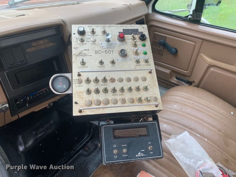 image for item DM7809 1992 Ford F700 oil distributor truck