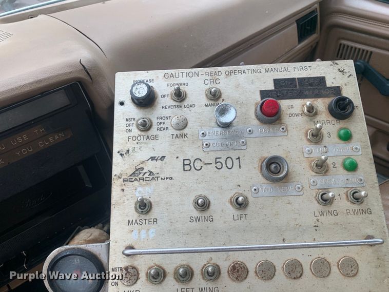 image for item DM7809 1992 Ford F700 oil distributor truck