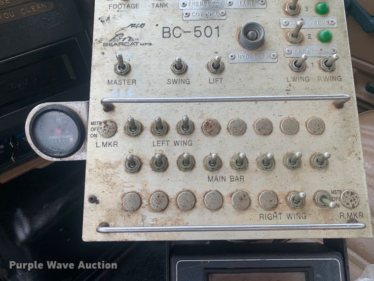 image for item DM7809 1992 Ford F700 oil distributor truck