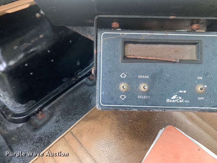 image for item DM7809 1992 Ford F700 oil distributor truck