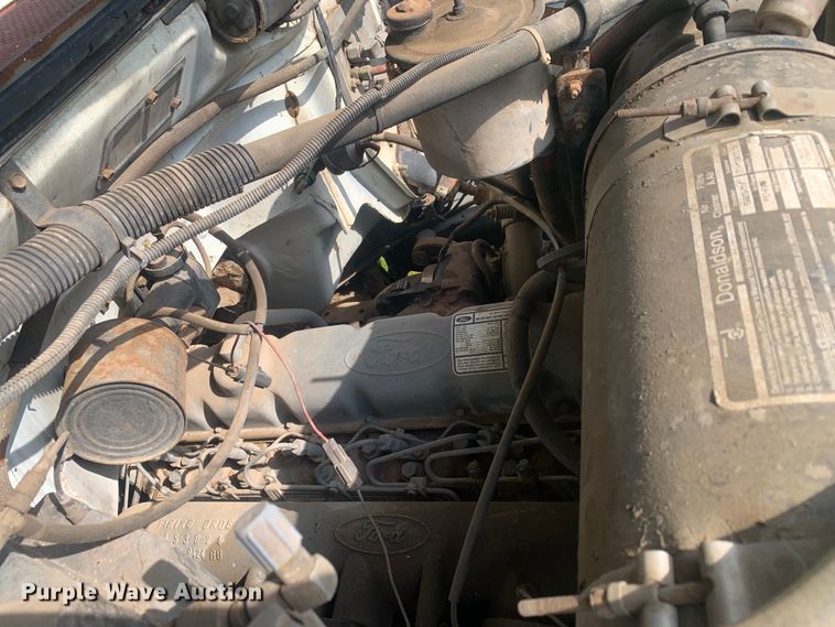 image for item DM7809 1992 Ford F700 oil distributor truck