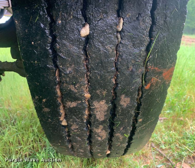 image for item DM7809 1992 Ford F700 oil distributor truck