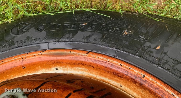 image for item DM7809 1992 Ford F700 oil distributor truck