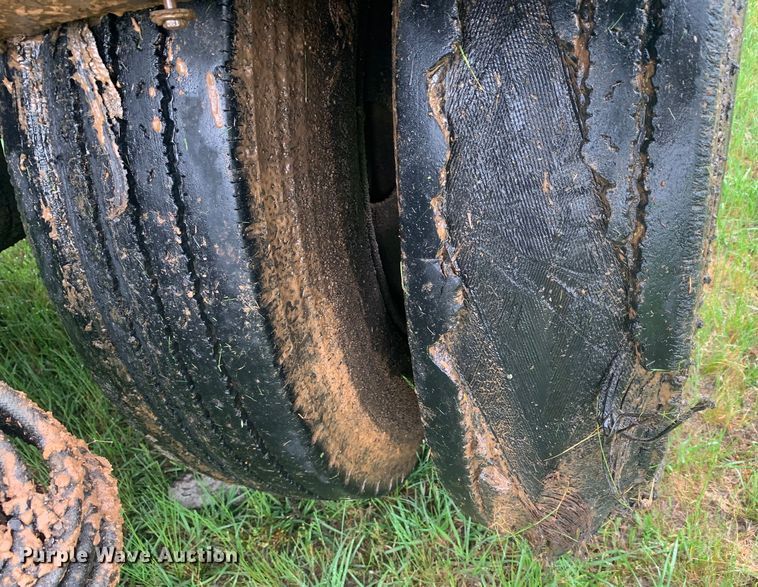 image for item DM7809 1992 Ford F700 oil distributor truck