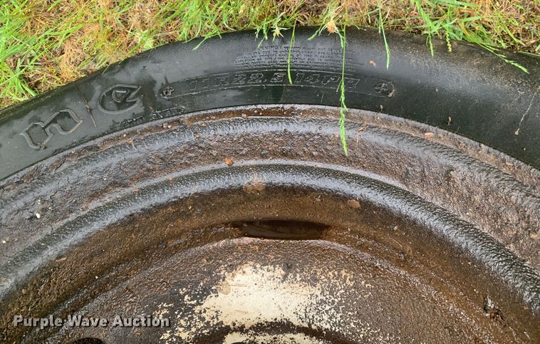 image for item DM7809 1992 Ford F700 oil distributor truck