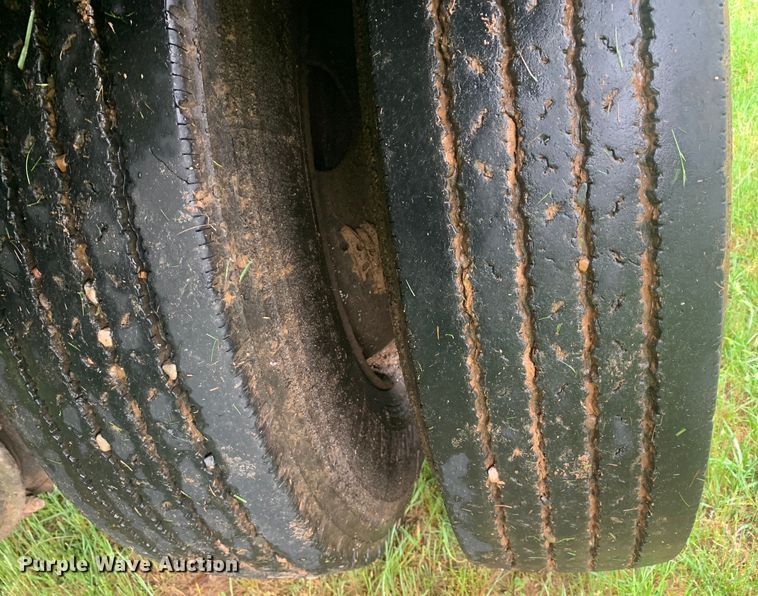 image for item DM7809 1992 Ford F700 oil distributor truck