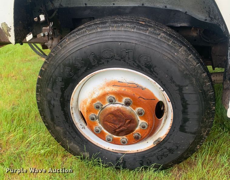 image for item DM7809 1992 Ford F700 oil distributor truck