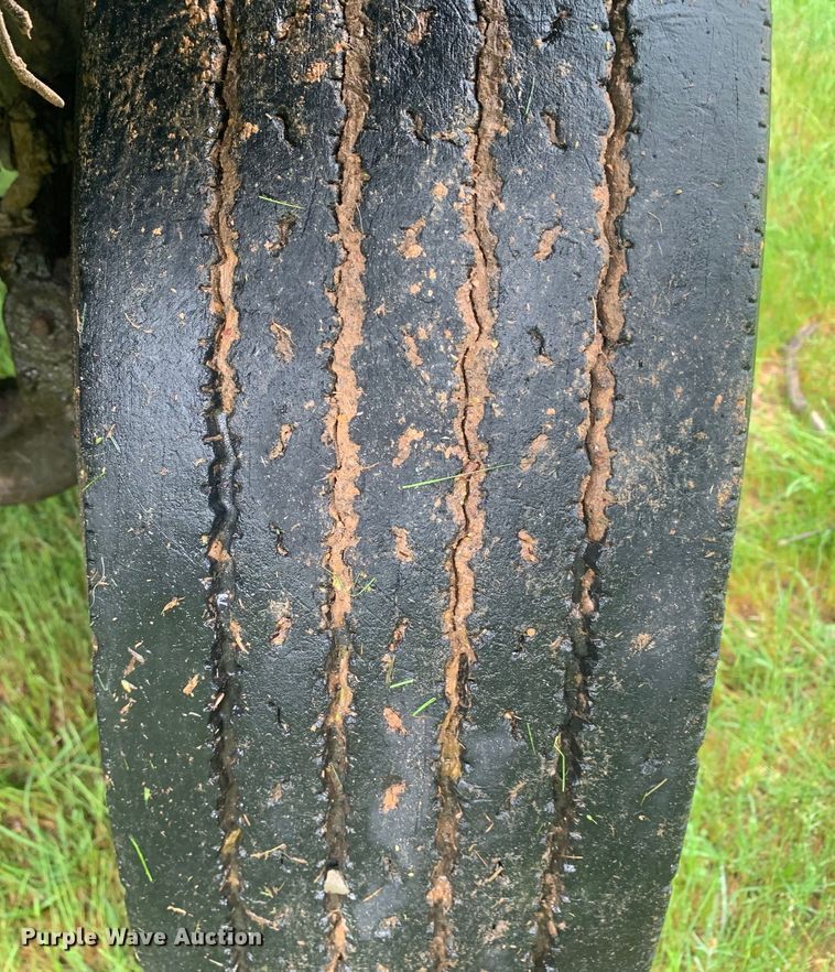 image for item DM7809 1992 Ford F700 oil distributor truck