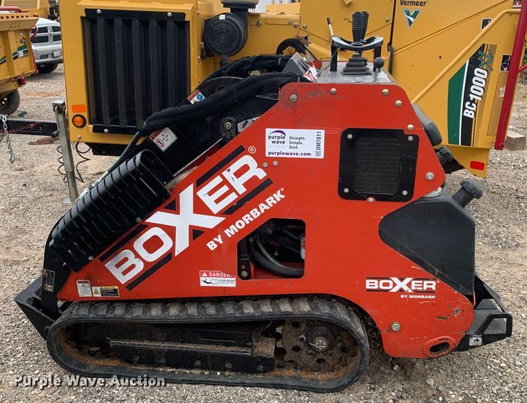 image for item DM7811 2017 Morbark 700HDX compact utility loader