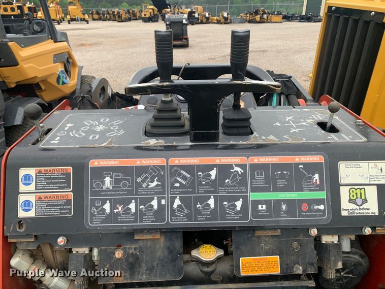 image for item DM7811 2017 Morbark 700HDX compact utility loader