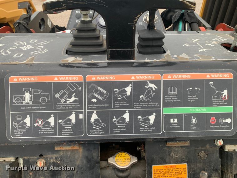 image for item DM7811 2017 Morbark 700HDX compact utility loader