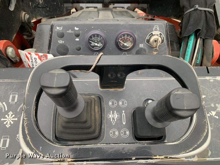 image for item DM7811 2017 Morbark 700HDX compact utility loader