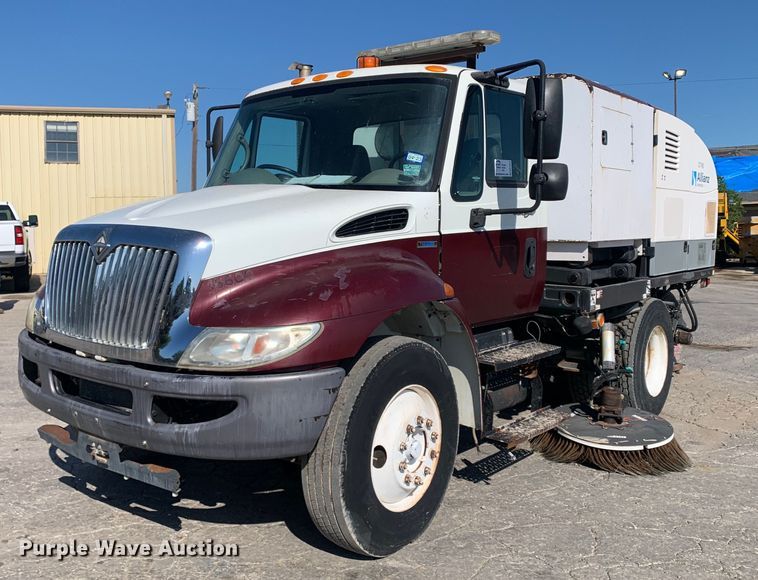 image for item DM7814 2008 International 4300 street sweeper truck
