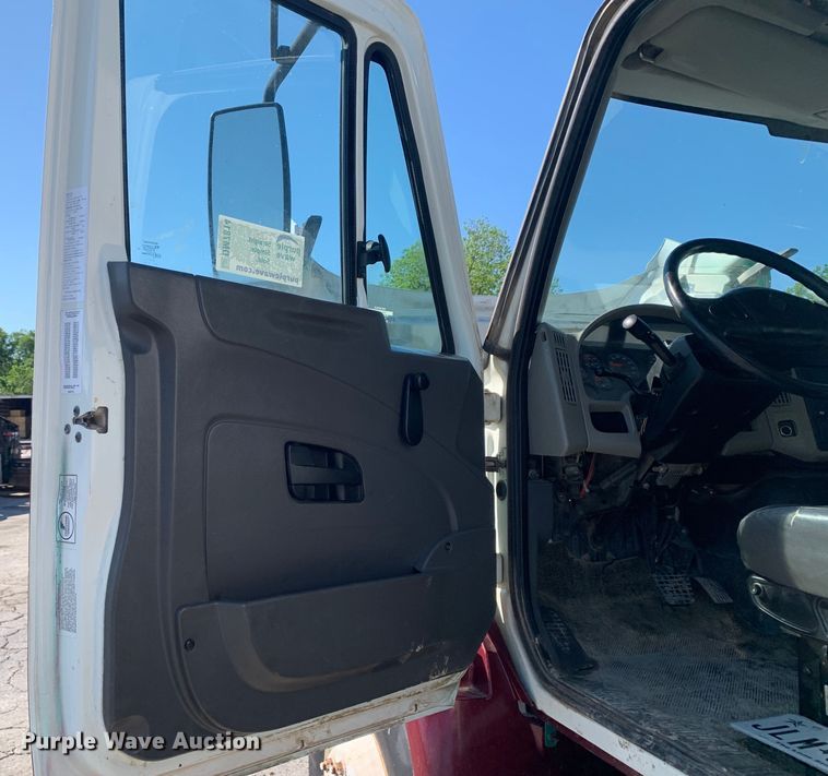 image for item DM7814 2008 International 4300 street sweeper truck