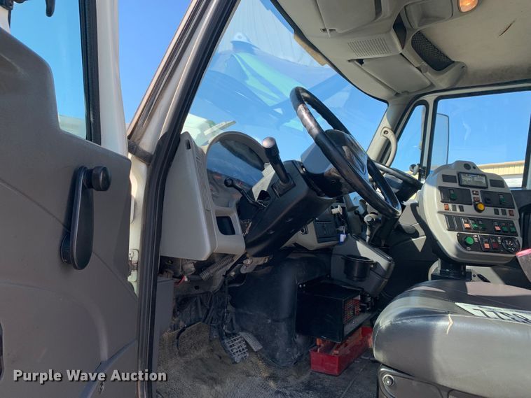 image for item DM7814 2008 International 4300 street sweeper truck