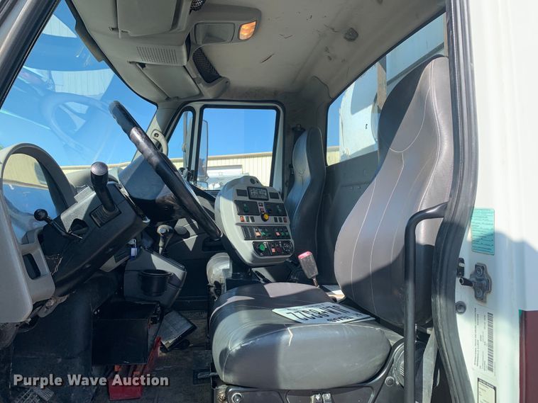 image for item DM7814 2008 International 4300 street sweeper truck