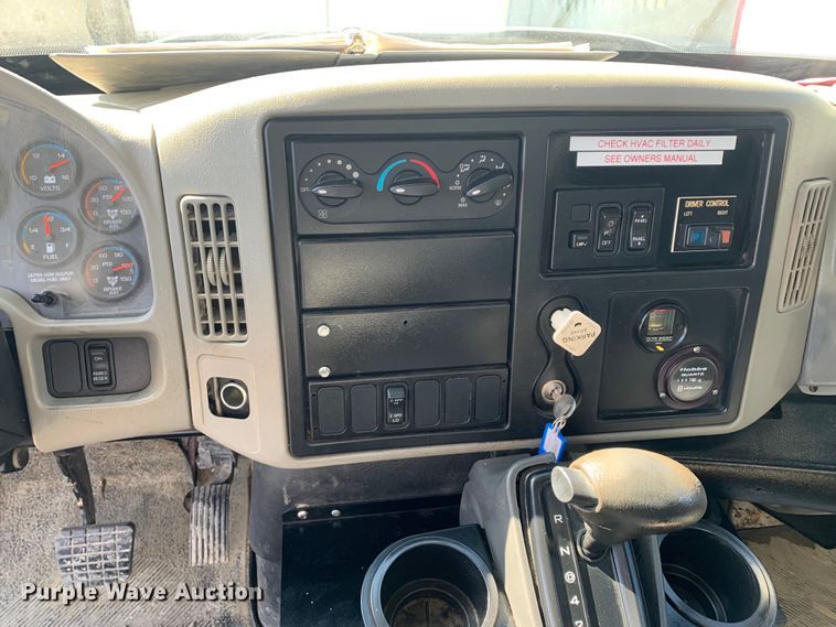 image for item DM7814 2008 International 4300 street sweeper truck