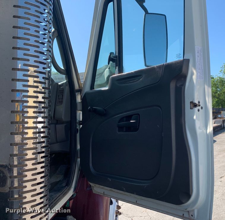 image for item DM7814 2008 International 4300 street sweeper truck