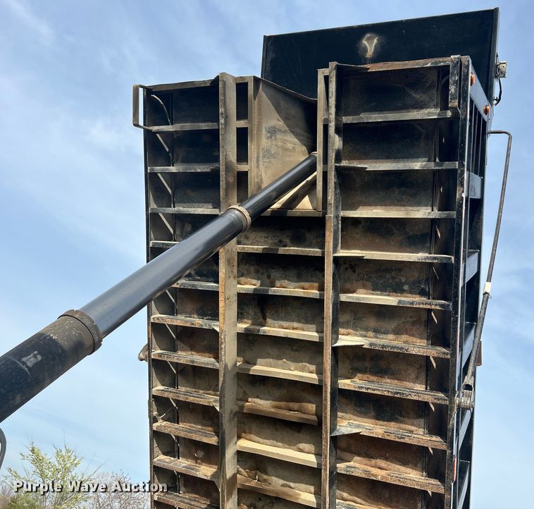 image for item DN0715 1998 Mack CH613 dump truck