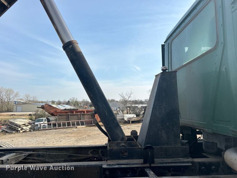 image for item DN0715 1998 Mack CH613 dump truck