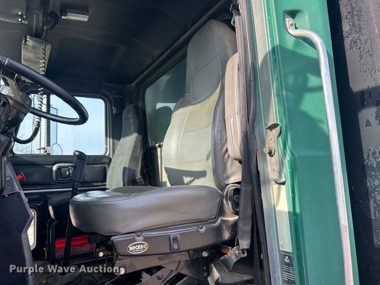 image for item DN0715 1998 Mack CH613 dump truck