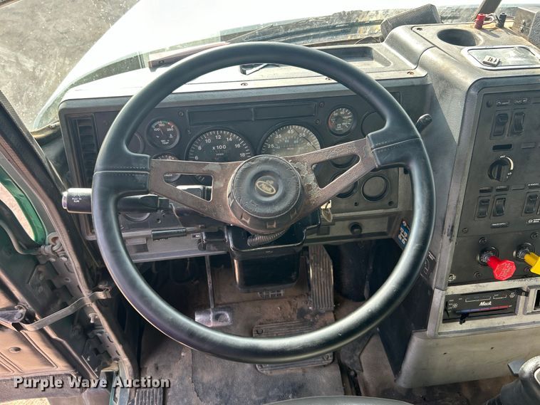 image for item DN0715 1998 Mack CH613 dump truck