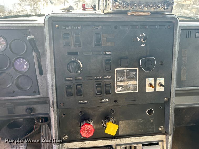 image for item DN0715 1998 Mack CH613 dump truck