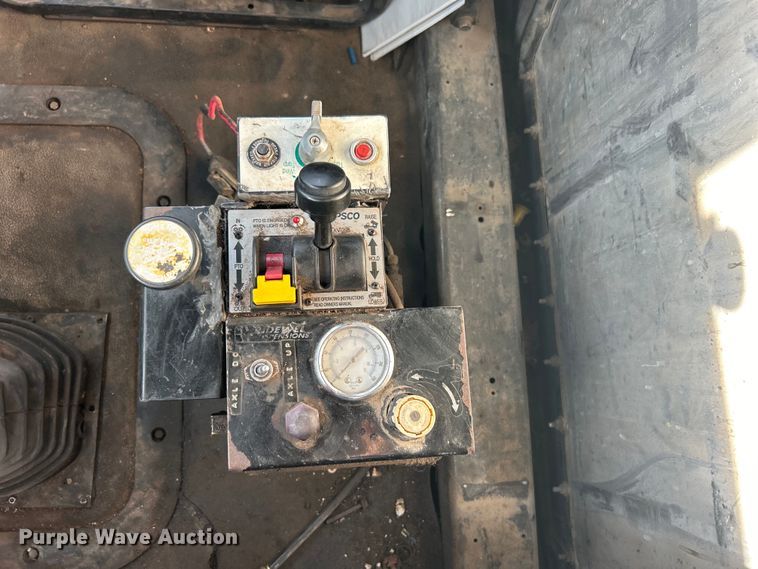 image for item DN0715 1998 Mack CH613 dump truck