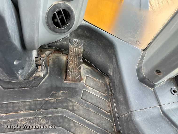 image for item DN7685 2022 John Deere  544 P-Tier wheel loader