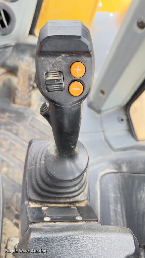 image for item DN7685 2022 John Deere  544 P-Tier wheel loader