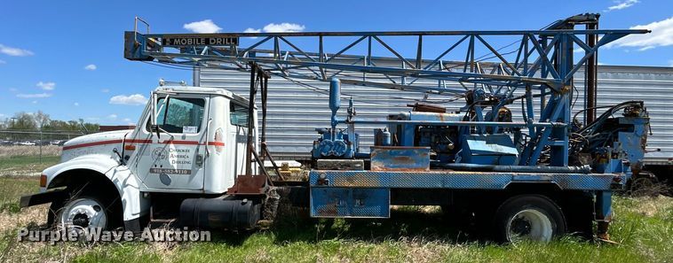 image for item DO1085 1992 International  4900 drilling rig truck