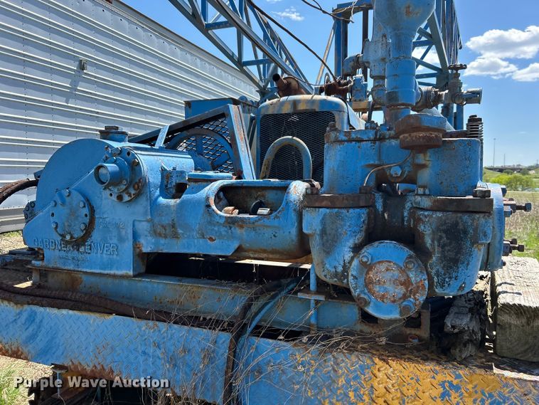 image for item DO1085 1992 International  4900 drilling rig truck