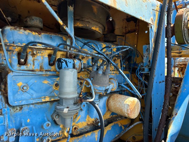 image for item DO1085 1992 International  4900 drilling rig truck