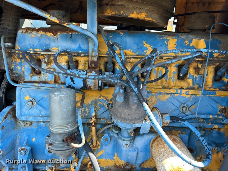 image for item DO1085 1992 International  4900 drilling rig truck